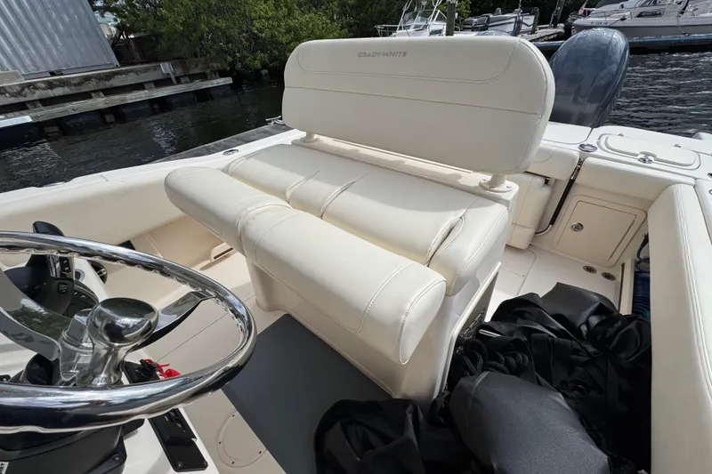 Slide: The Image of Grady-White Fisherman 257 2022 - 10