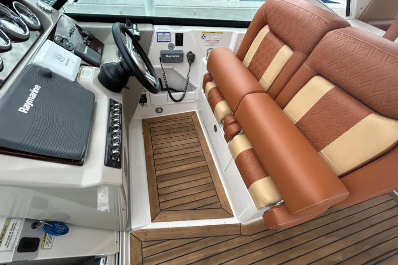 Slide: The Image of Sea Ray 370 Venture 2014 - 57