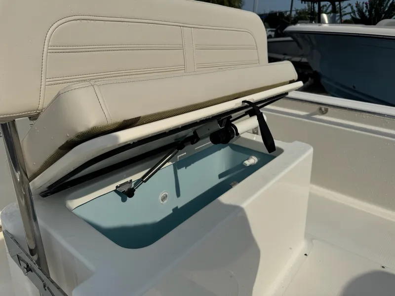 Slide: The Image of Boston Whaler 190 Montauk 2027 - 11