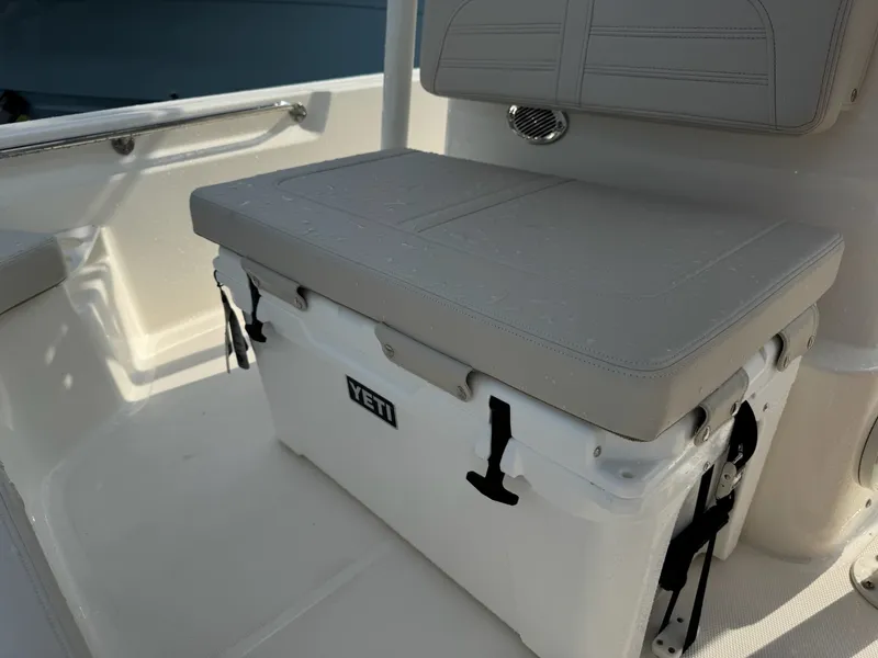 Slide: The Image of Boston Whaler 190 Montauk 2027 - 16
