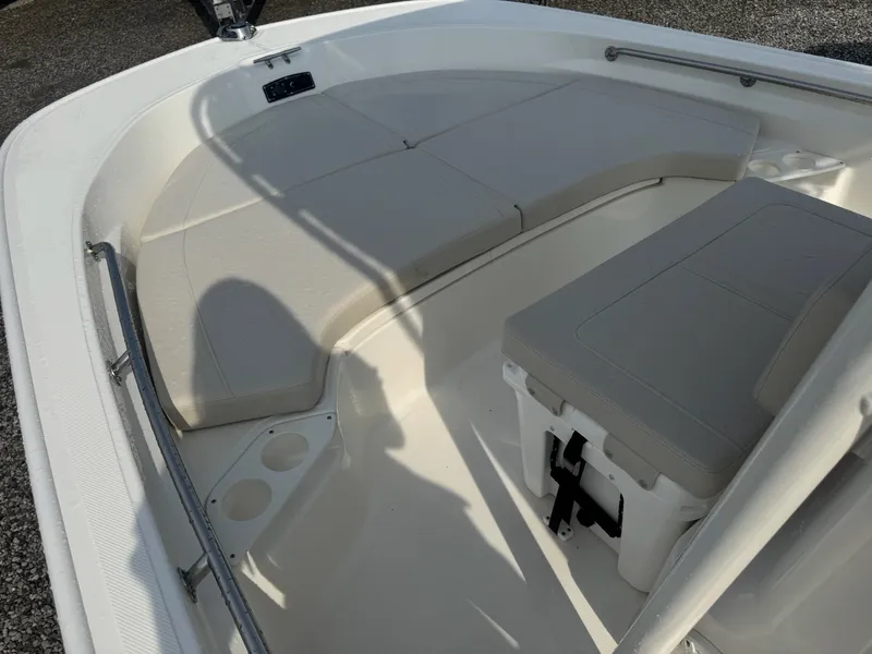 Slide: The Image of Boston Whaler 190 Montauk 2027 - 17