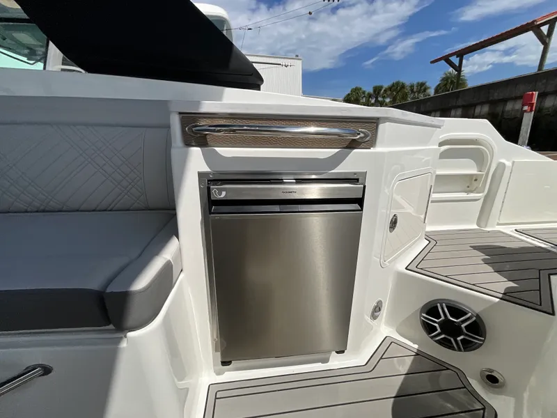 Slide: The Image of Sea Ray SDX 290 Outboard 2027 - 15