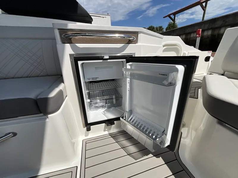 Slide: The Image of Sea Ray SDX 290 Outboard 2027 - 16