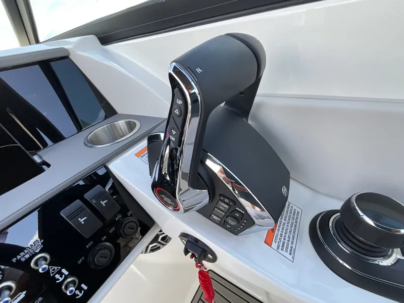 Slide: The Image of Sea Ray SDX 290 Outboard 2027 - 9