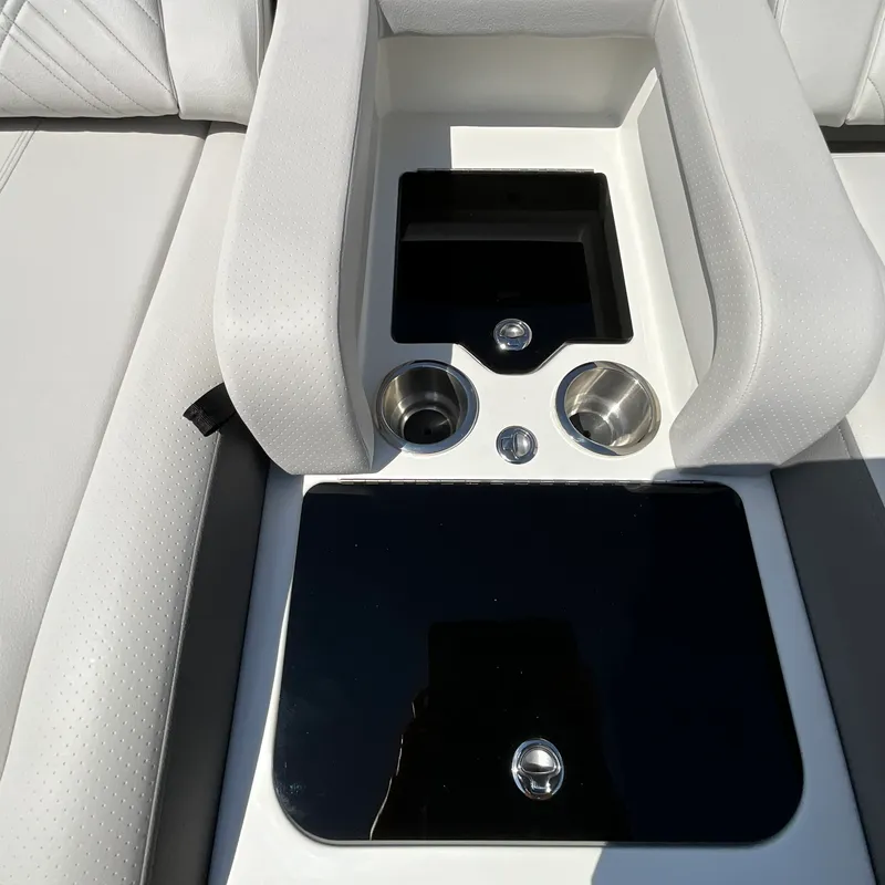 Slide: The Image of Sea Ray SDX 290 Outboard 2027 - 18
