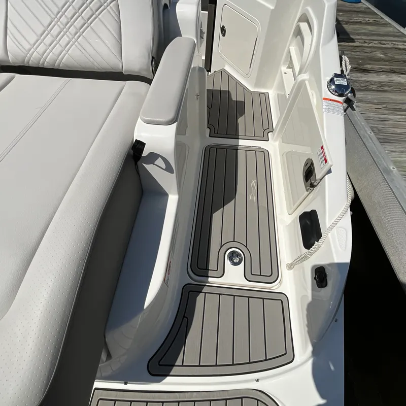 Slide: The Image of Sea Ray SDX 290 Outboard 2027 - 6