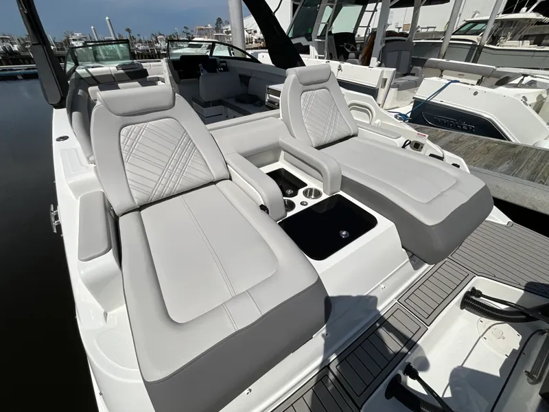Slide: The Image of Sea Ray SDX 290 Outboard 2027 - 13