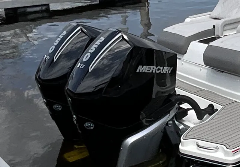 Slide: The Image of Sea Ray SDX 290 Outboard 2027 - 27