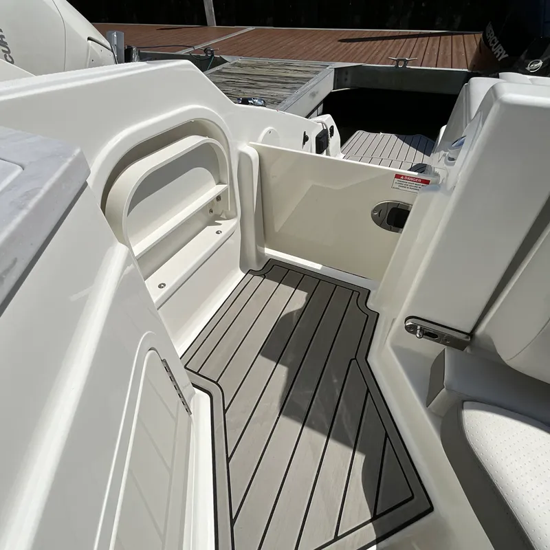 Slide: The Image of Sea Ray SDX 290 Outboard 2027 - 7