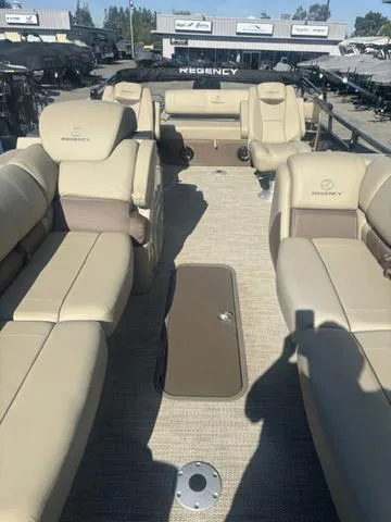 Slide: The Image of Regency 250 LE3 Sport 2024 - 3