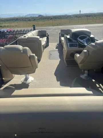 Slide: The Image of Regency 250 LE3 Sport 2024 - 5