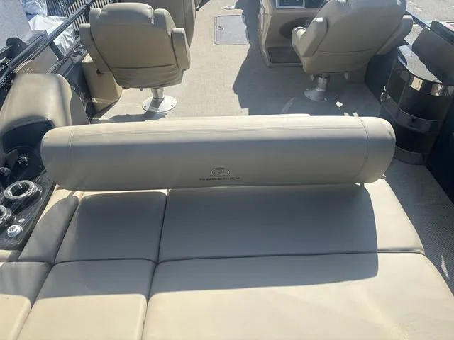 Slide: The Image of Regency 250 LE3 Sport 2024 - 6