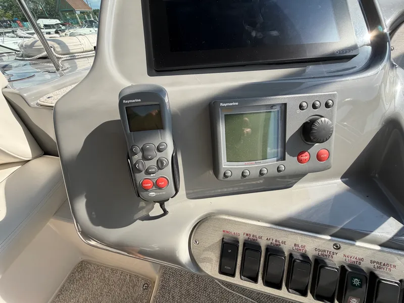 Slide: The Image of Cruisers 370 EXPRESS 2005 - 8
