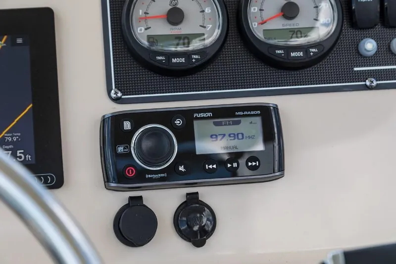 Slide: The Image of Boston Whaler 210 Montauk 2027 - 34