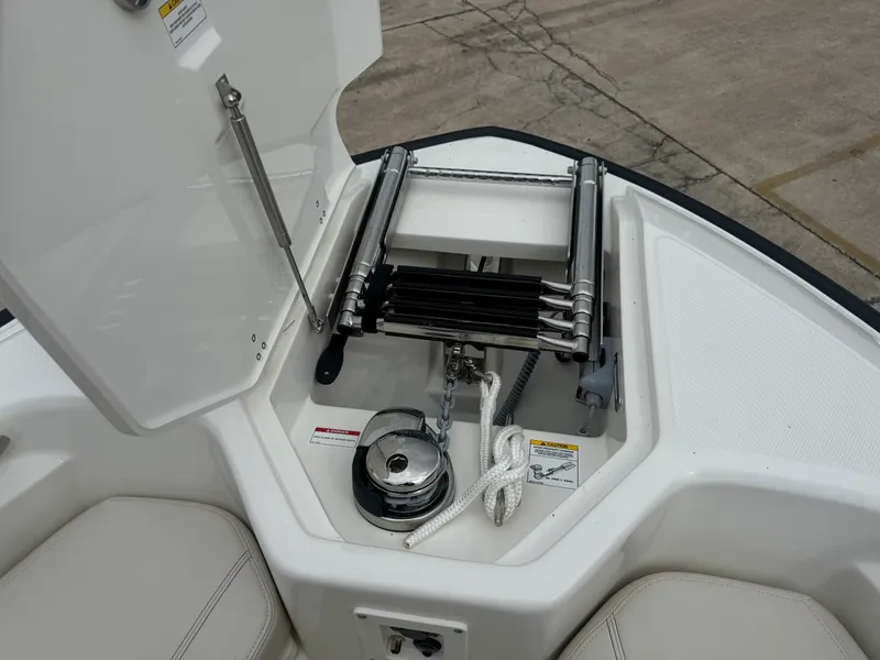 Slide: The Image of Boston Whaler 280 Dauntless 2027 - 16