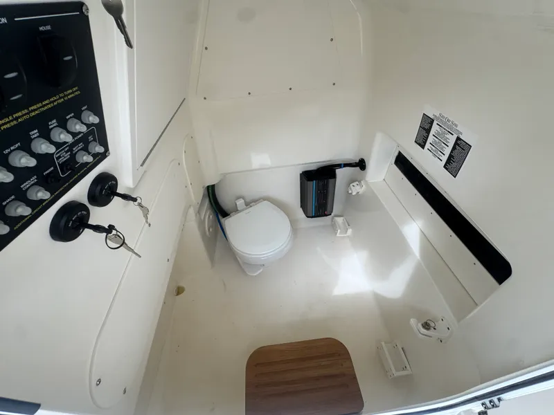 Slide: The Image of Boston Whaler 280 Dauntless 2027 - 13