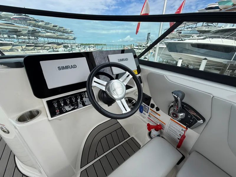 Slide: The Image of Sea Ray SDX 270 Outboard 2025 - 21