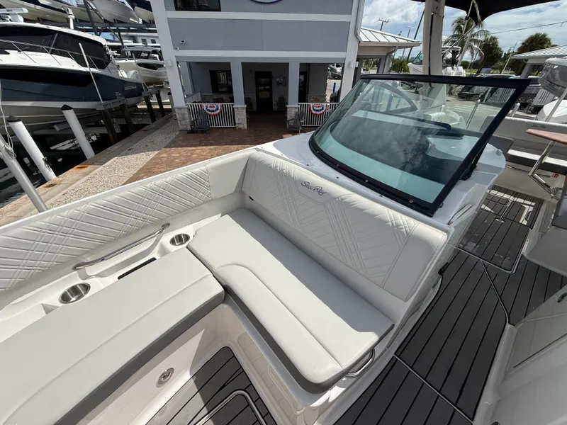 Slide: The Image of Sea Ray SDX 270 Outboard 2025 - 16