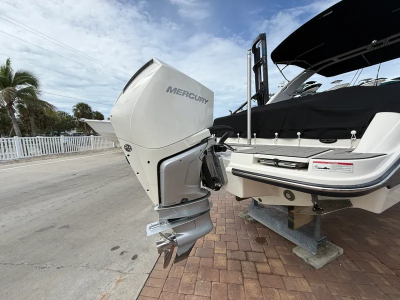 Slide: The Image of Sea Ray SDX 270 Outboard 2025 - 10