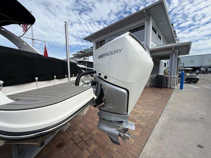 Slide: The Image of Sea Ray SDX 270 Outboard 2025 - 12