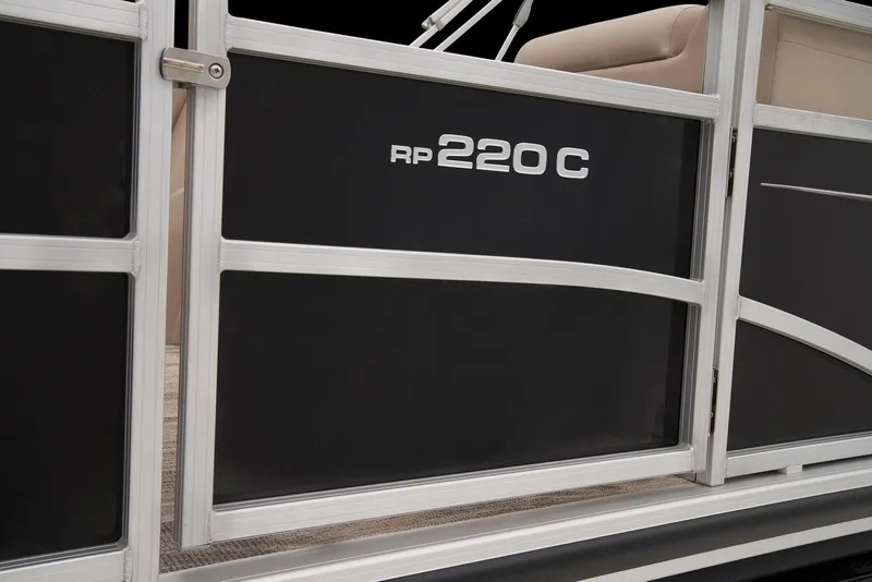 Slide: The Image of Ranger Reata 220C 2024 - 15