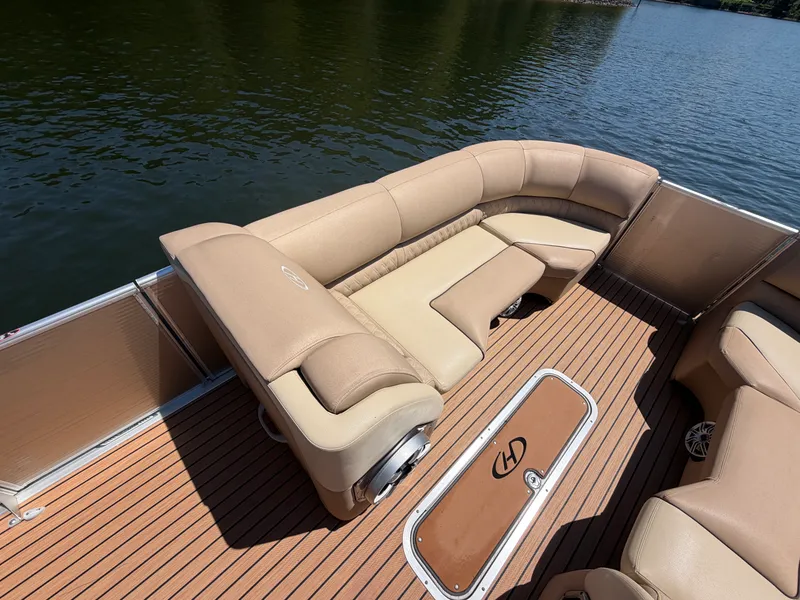 Slide: The Image of Harris GRAND MARINER 270 2016 - 17