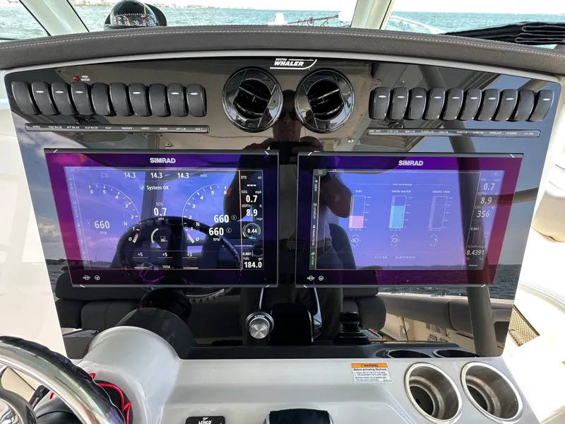 Slide: The Image of Boston Whaler 380 OUTRAGE 2024 - 31