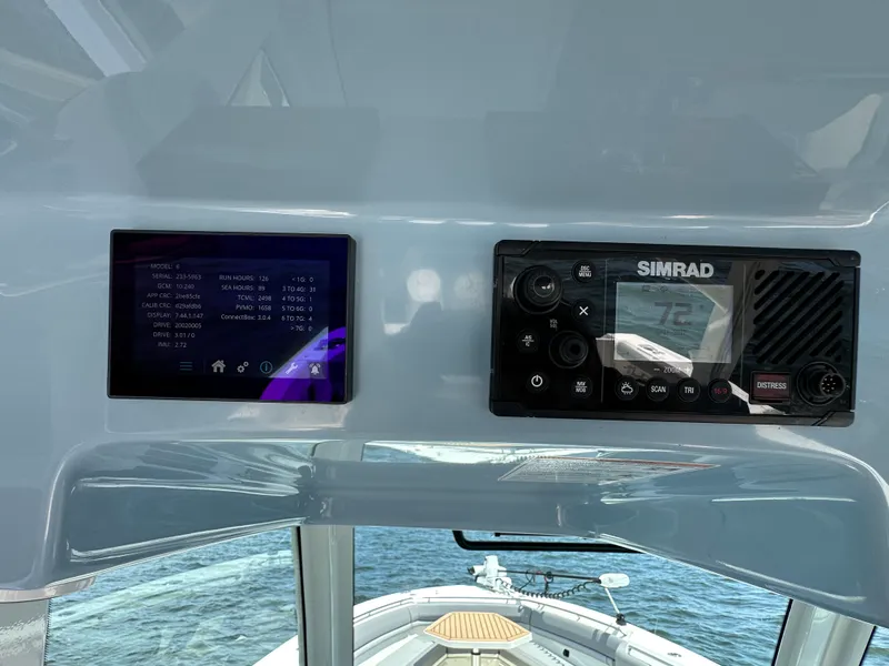 Slide: The Image of Boston Whaler 380 OUTRAGE 2024 - 37
