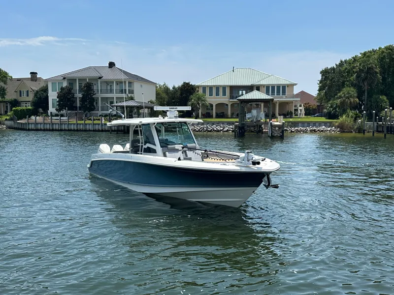 Slide: The Image of Boston Whaler 380 OUTRAGE 2024 - 14