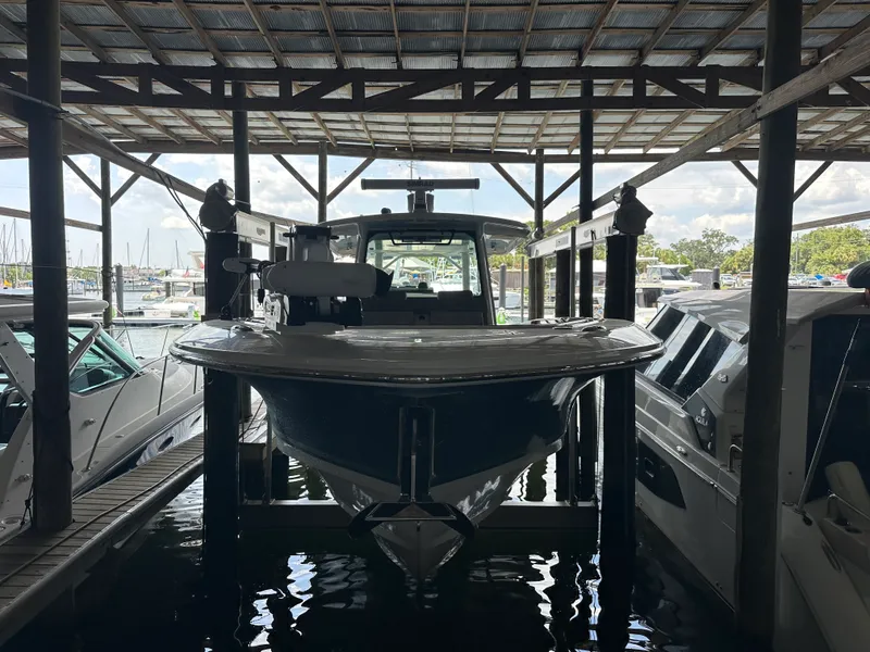 Slide: The Image of Boston Whaler 380 OUTRAGE 2024 - 18
