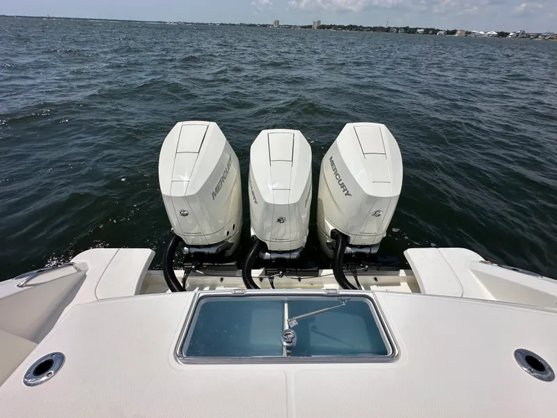 Slide: The Image of Boston Whaler 380 OUTRAGE 2024 - 20