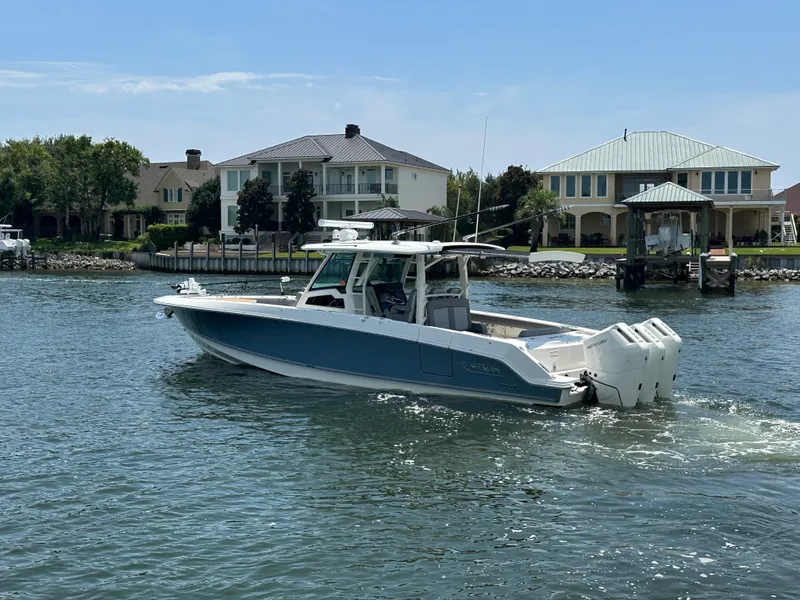 Slide: The Image of Boston Whaler 380 OUTRAGE 2024 - 10