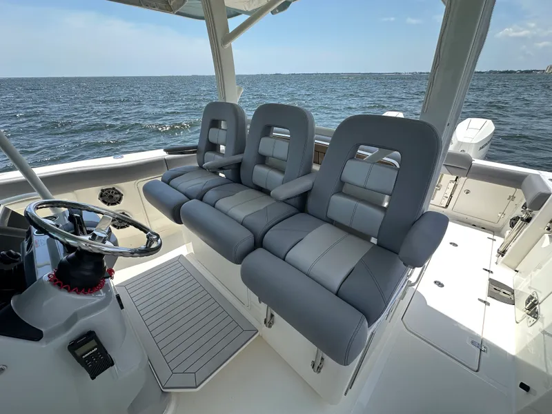 Slide: The Image of Boston Whaler 380 OUTRAGE 2024 - 28