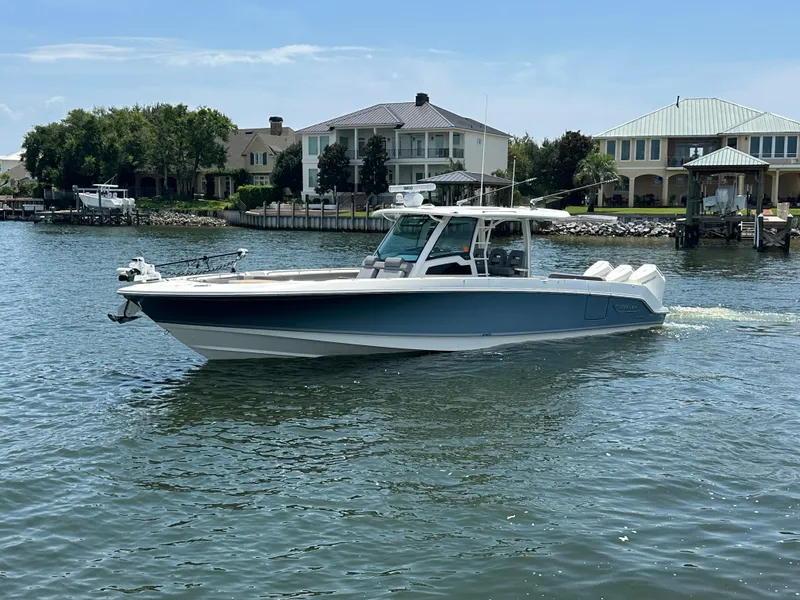 Slide: The Image of Boston Whaler 380 OUTRAGE 2024 - 8