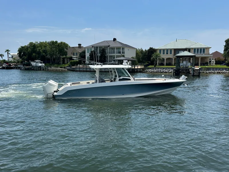 The Image of Boston Whaler 380 OUTRAGE 2024 - 0