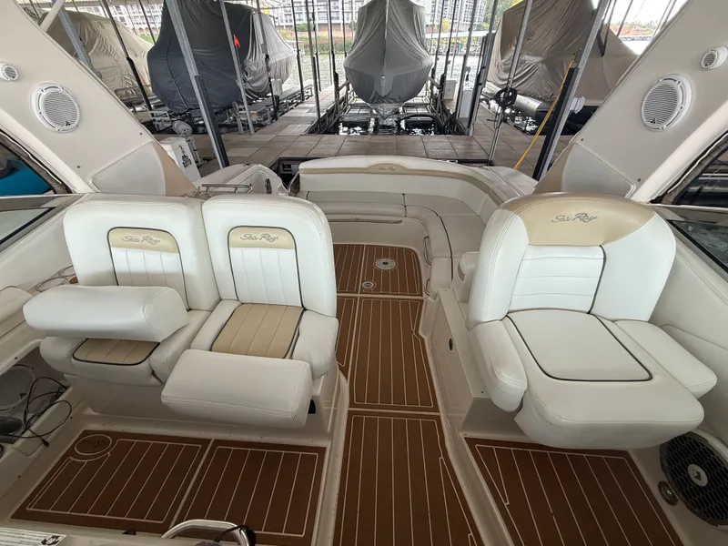Slide: The Image of Sea Ray 350 SUNDANCER 2009 - 16