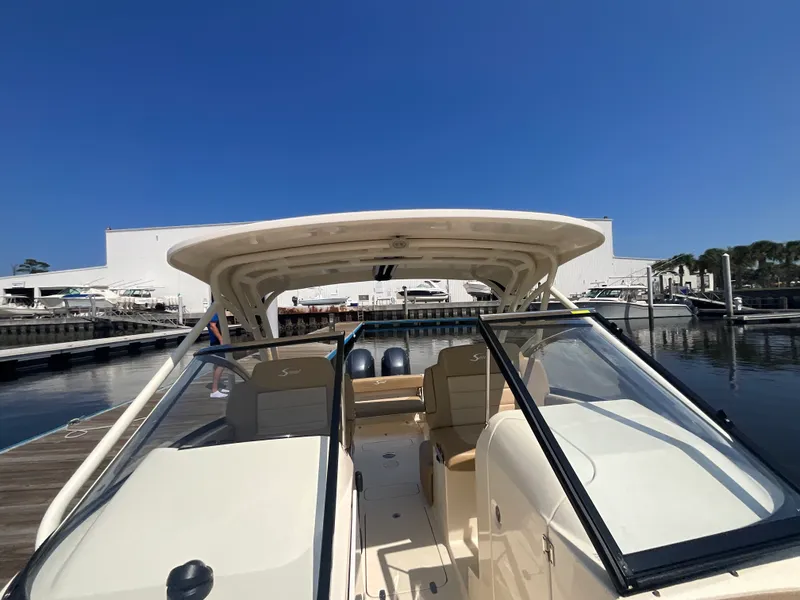 Slide: The Image of Scout 255 DORADO 2019 - 18