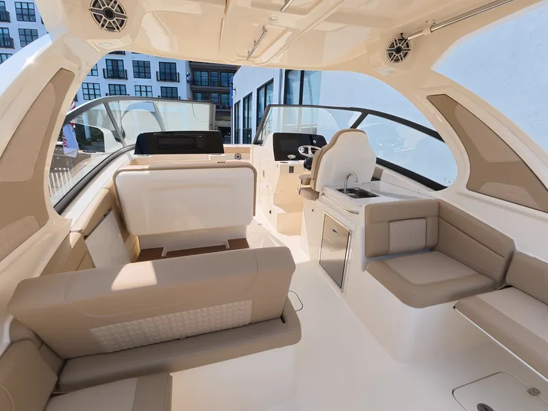 Slide: The Image of Scout 288 Dorado 2027 - 8