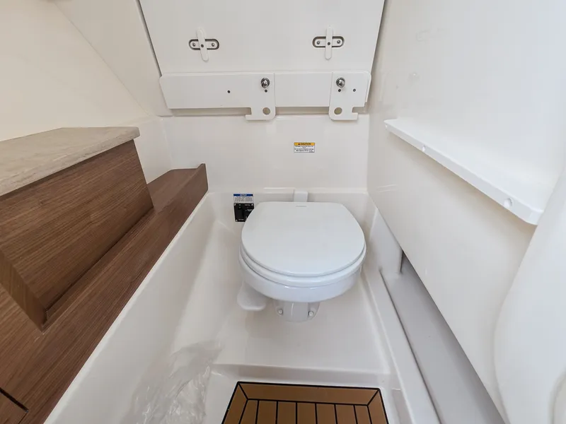 Slide: The Image of Boston Whaler 280 Vantage 2027 - 26