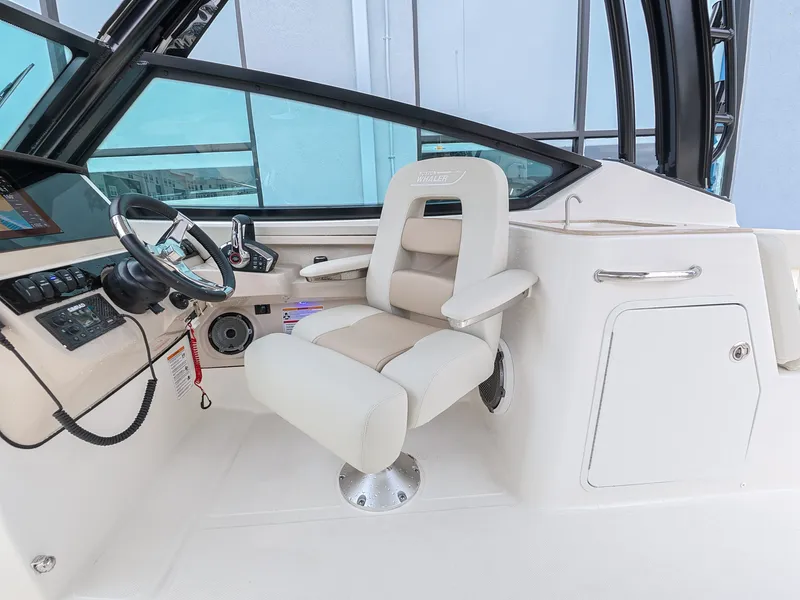 Slide: The Image of Boston Whaler 280 Vantage 2027 - 18