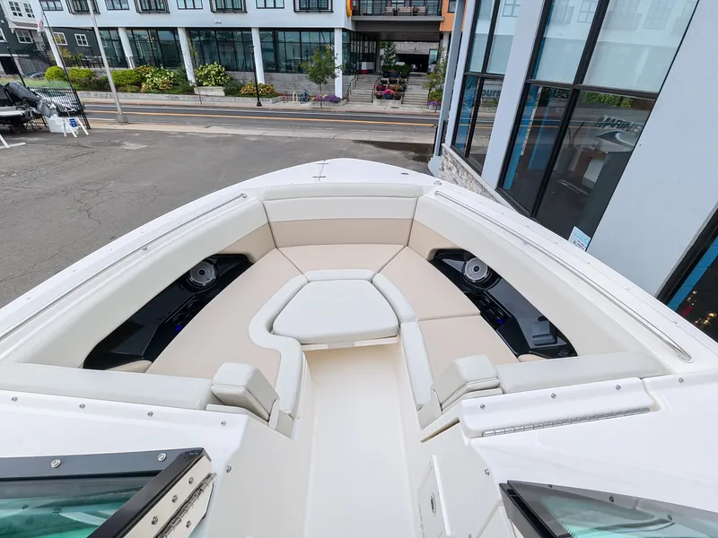Slide: The Image of Boston Whaler 280 Vantage 2027 - 28