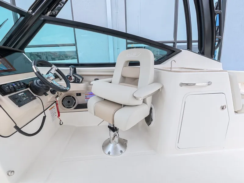 Slide: The Image of Boston Whaler 280 Vantage 2027 - 19