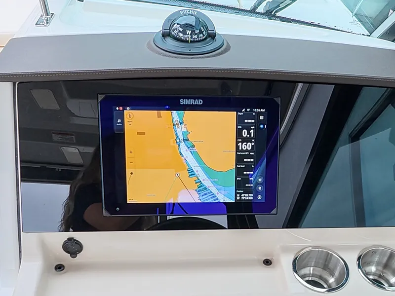 Slide: The Image of Boston Whaler 280 Vantage 2027 - 22