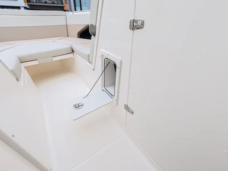 Slide: The Image of Boston Whaler 280 Vantage 2027 - 27