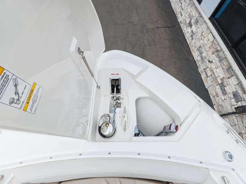 Slide: The Image of Boston Whaler 280 Vantage 2027 - 30