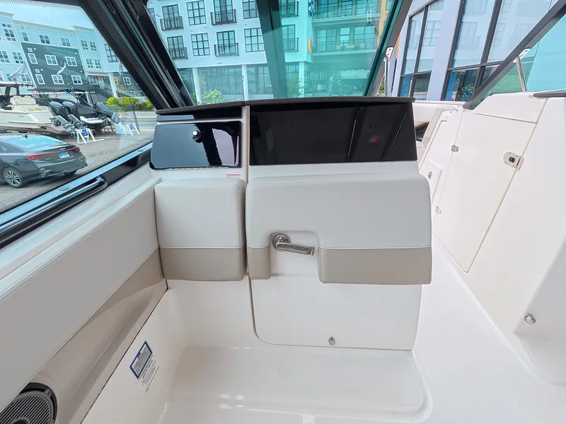 Slide: The Image of Boston Whaler 280 Vantage 2027 - 24