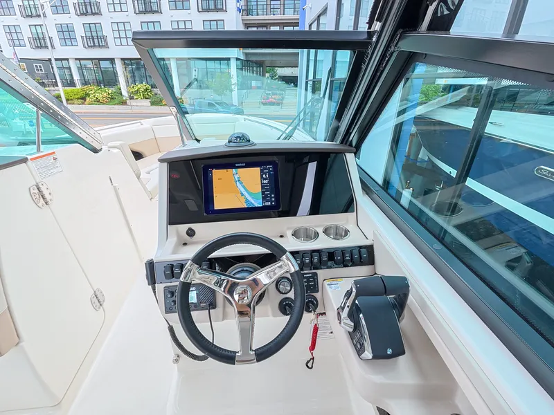 Slide: The Image of Boston Whaler 280 Vantage 2027 - 21