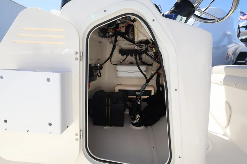 Slide: The Image of Boston Whaler 170 Montauk 2027 - 14