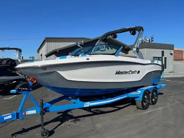 Slide: The Image of MasterCraft XT22 T 2024 - 10