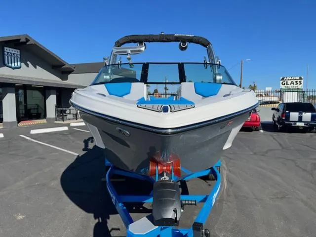 Slide: The Image of MasterCraft XT22 T 2024 - 11